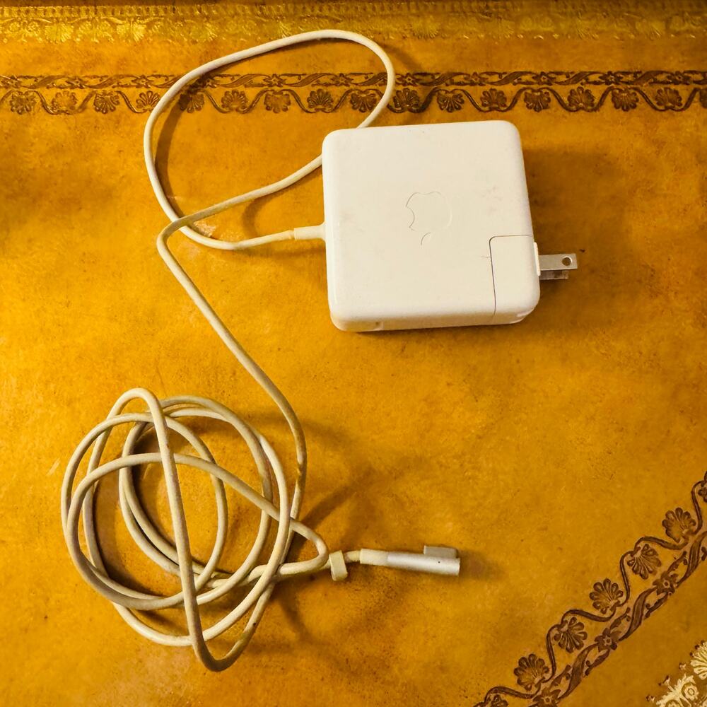 Apple 85W MagSafe Power Adapter A1343 MacBook Pro Genuine Apple Working